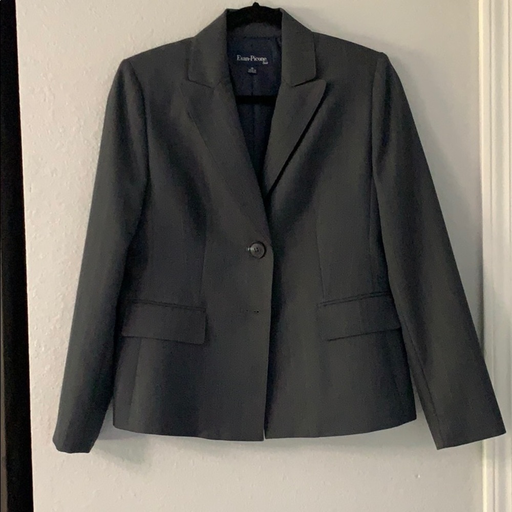 Women’s Pant Suit